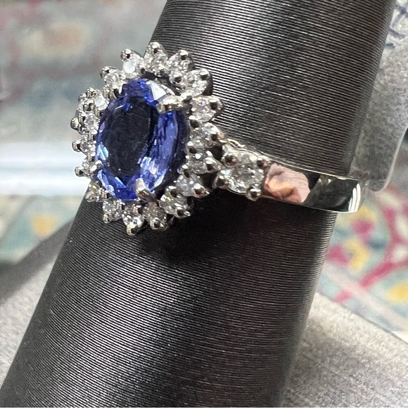 14k White Gold Diamond & Tanzanite Ring - Picture 4 of 9